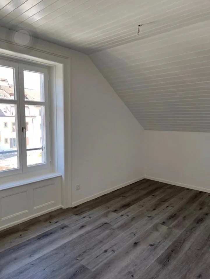 Charmant appartement 3 pièces avec rénovation moderne à Biel – photo 10 sur 10