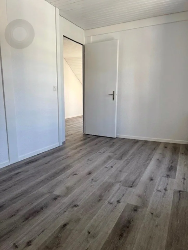 Charmant appartement 3 pièces avec rénovation moderne à Biel – photo 8 sur 10