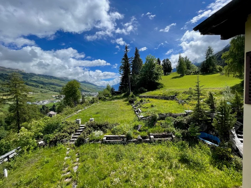 Stillgelegtes Golf-Garten-Hotel an traumhafter Lage in Scuol-Vulpera-T – Foto 2 von 7