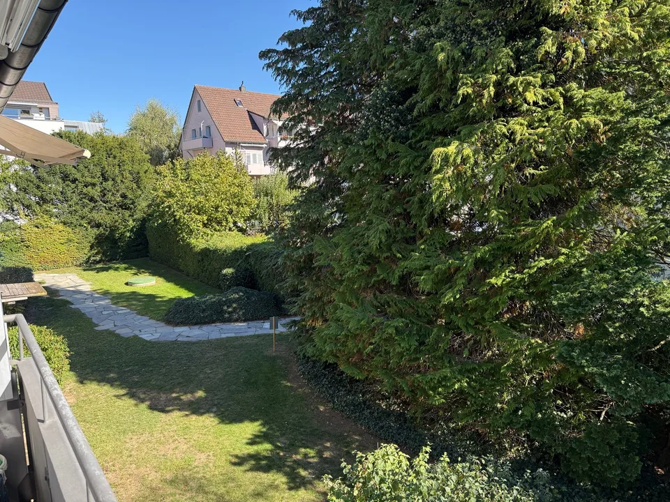 Frisch sanierte 3-Zimmerwohnung mit zwei Balkonen in Witikon – Foto 2 von 14