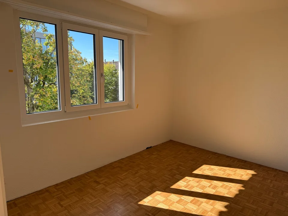 Frisch sanierte 3-Zimmerwohnung mit zwei Balkonen in Witikon – Foto 4 von 14