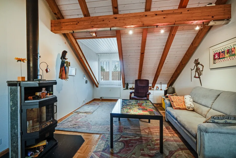 Traumhafte Dachwohnung an ruhiger Lage , Nahe vom Dorfzentrum – Foto 4 von 13