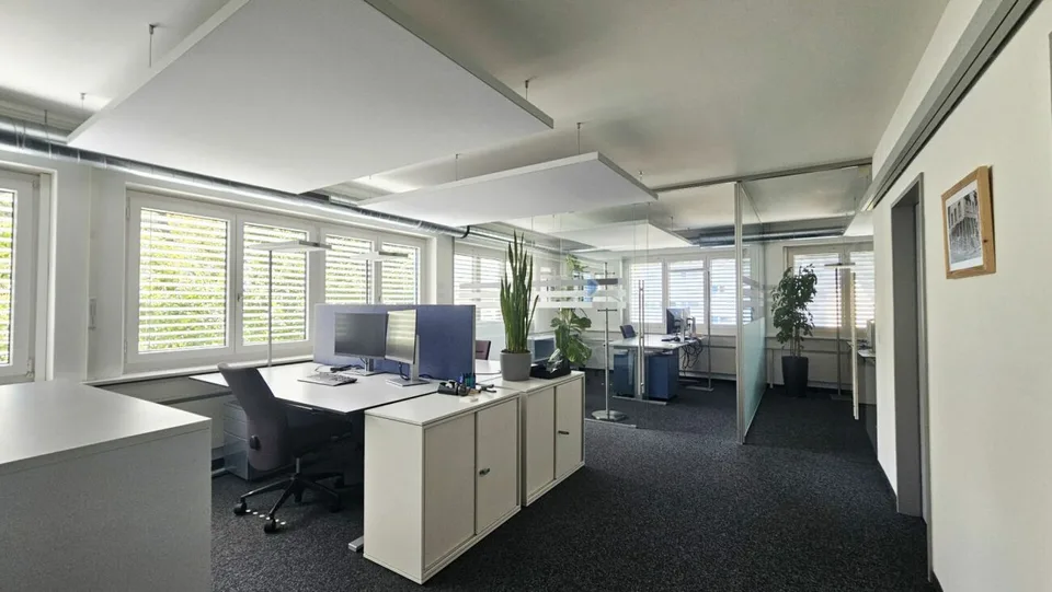 Schön ausgebaute und praktisch unterteilte Büro-/Gewerbefläche «Plug & Work» – Foto 2 von 11