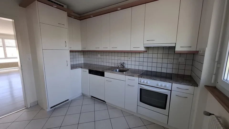 Ampio appartamento di 4.5 locali con balcone ? Ambiente tranquillo – foto 2 di 7