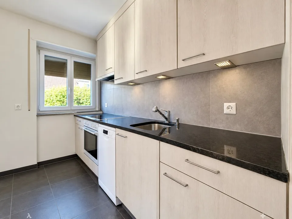 Grosszügige 2.5-Zimmer-Wohnung mit 100 m² und Wintergarten-Charakter – Foto 2 von 9