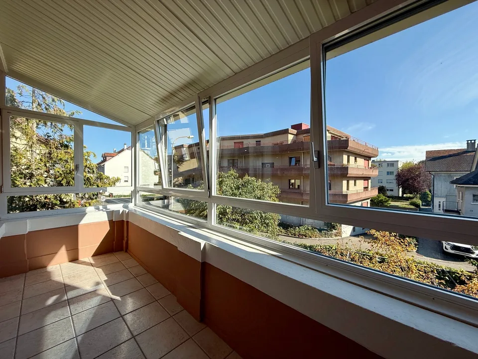 Grosszügige 2.5-Zimmer-Wohnung mit 100 m² und Wintergarten-Charakter – Foto 8 von 9