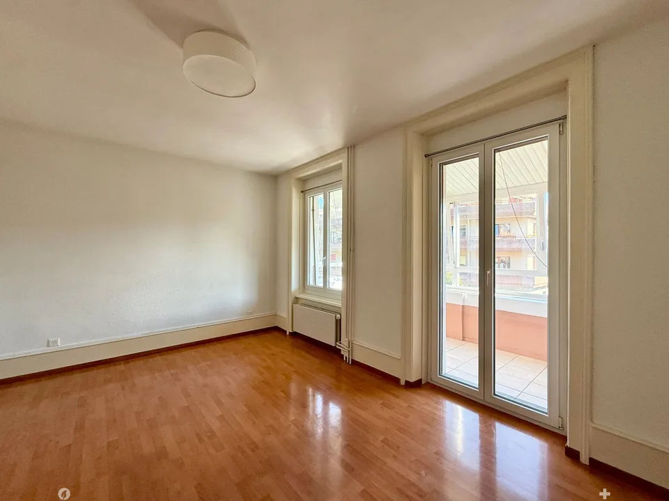 Grosszügige 2.5-Zimmer-Wohnung mit 100 m² und Wintergarten-Charakter – Foto 5 von 9