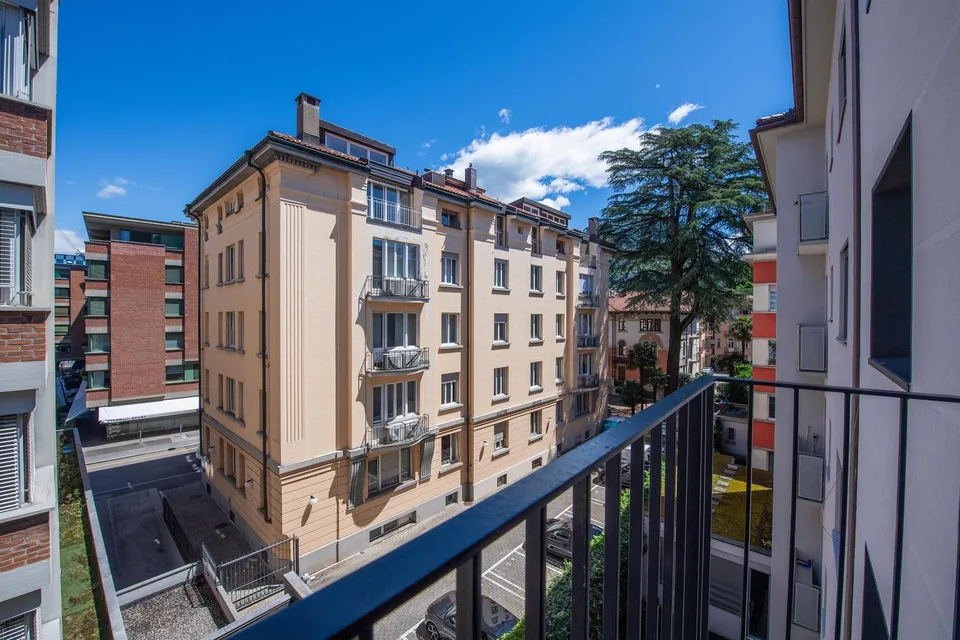Location flexible à partir de 1 mois — Appartement meublé de 3,5 pièces avec 2 salles de bain et balcon à Lugano – photo 16 sur 17
