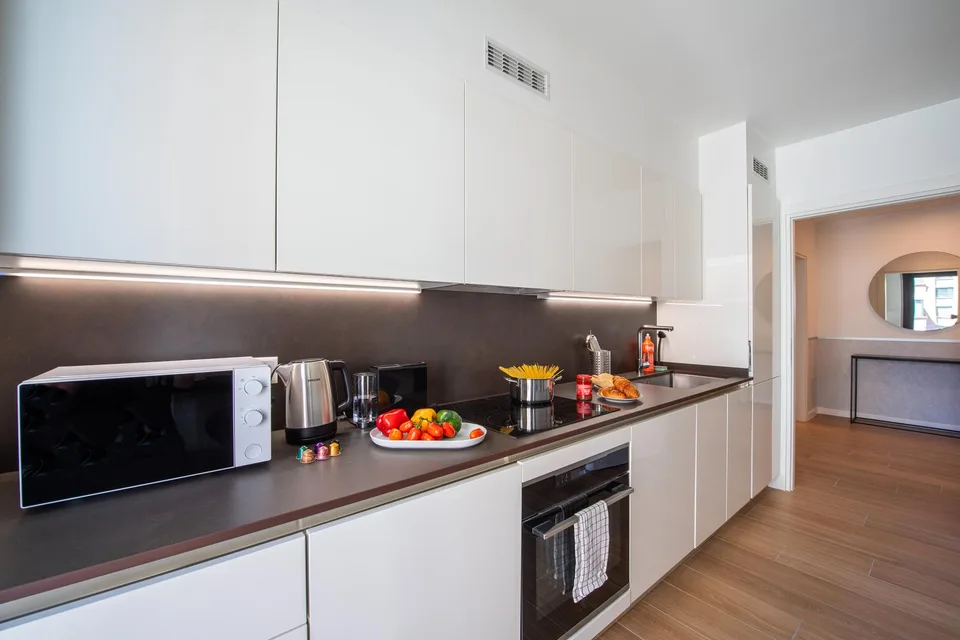 Location flexible à partir de 1 mois — Appartement meublé de 3,5 pièces avec 2 salles de bain et balcon à Lugano – photo 7 sur 17