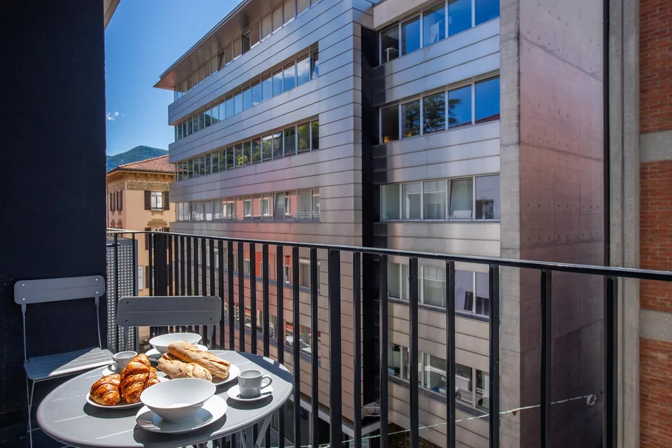 Location flexible à partir de 1 mois — Appartement meublé de 3,5 pièces avec 2 salles de bain et balcon à Lugano – photo 15 sur 17
