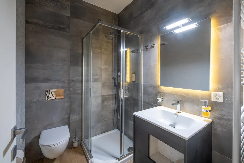 Location flexible à partir de 1 mois — Appartement meublé de 3,5 pièces avec 2 salles de bain et balcon à Lugano – photo 12 sur 17