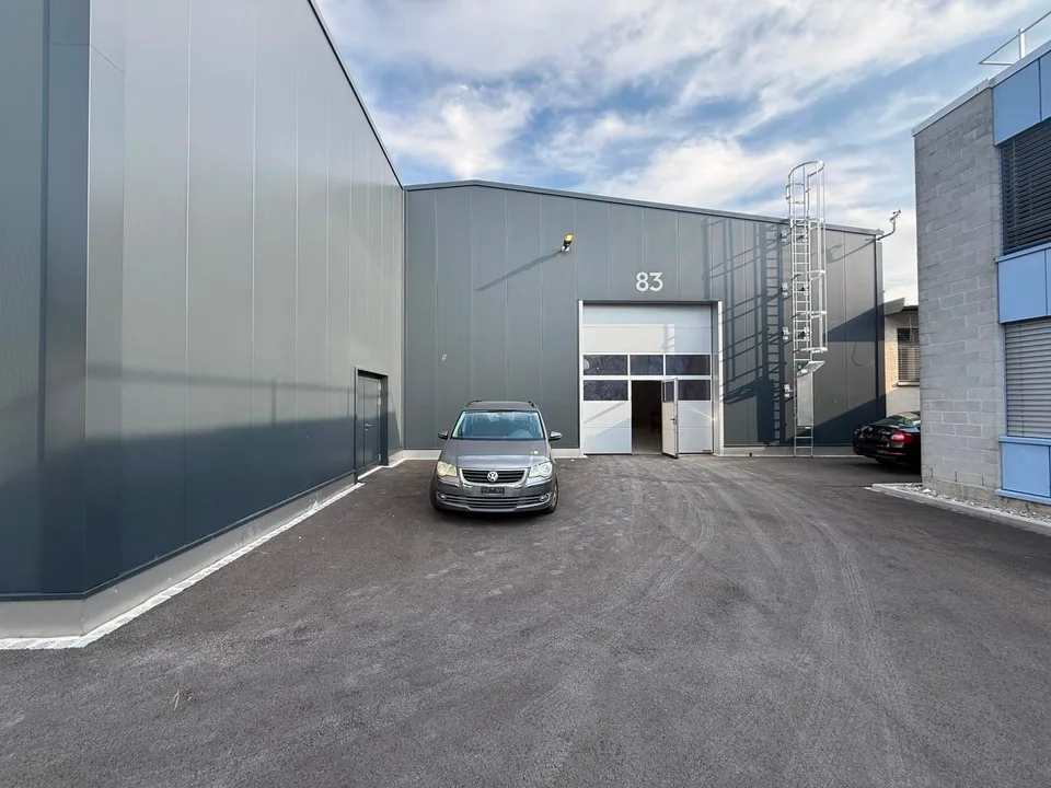 Hall commerciale moderne de 408 m² – photo 6 sur 6