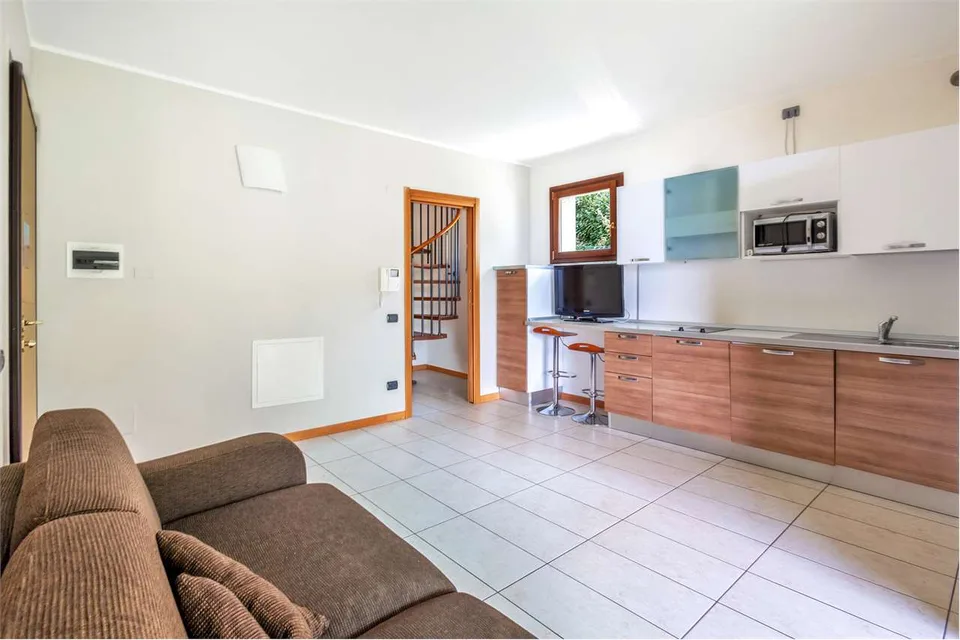 Immobilieneinheit mit überdachter Terrasse und Seeblick – Foto 7 von 13
