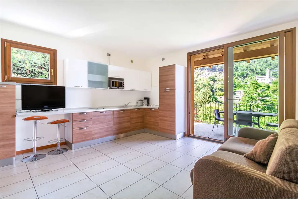 Immobilieneinheit mit überdachter Terrasse und Seeblick – Foto 4 von 13