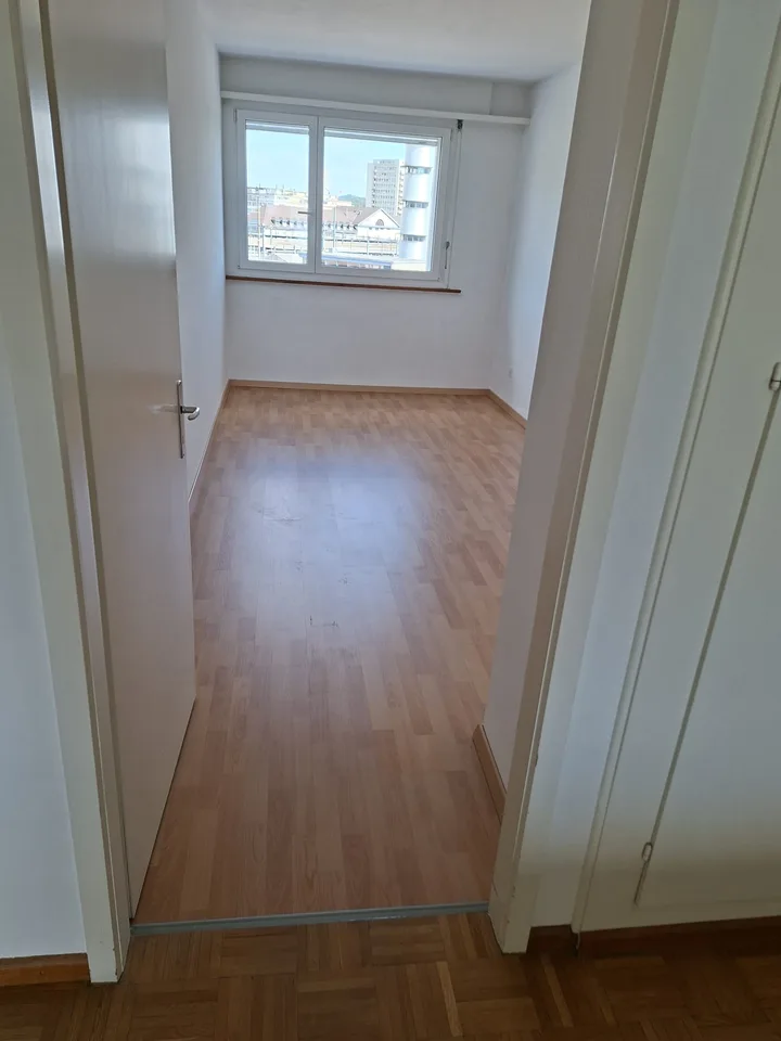 Appartement de 3.5 pces disponible de suite avec belle vue – photo 2 sur 8