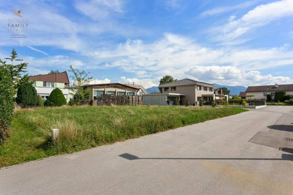 Parcelle de terrain à bâtir attractive avec 700 m2 dans un quartier résidentiel calme – photo 11 sur 13