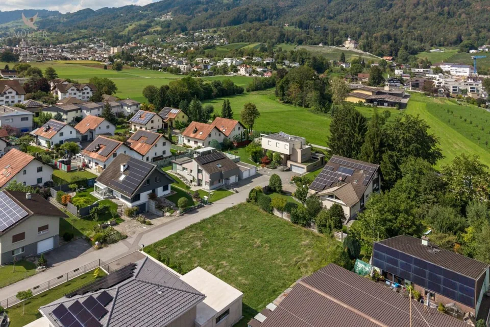 Parcelle de terrain à bâtir attractive avec 700 m2 dans un quartier résidentiel calme – photo 2 sur 13