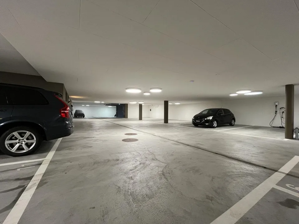 Tiefgaragenplatz zu vermieten – Foto 2 von 3