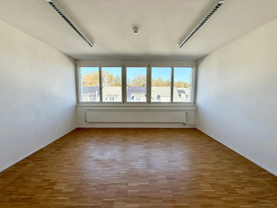 Espace commercial/bureaux spacieux dans un emplacement central à Pfäffikon SZ – photo 9 sur 15
