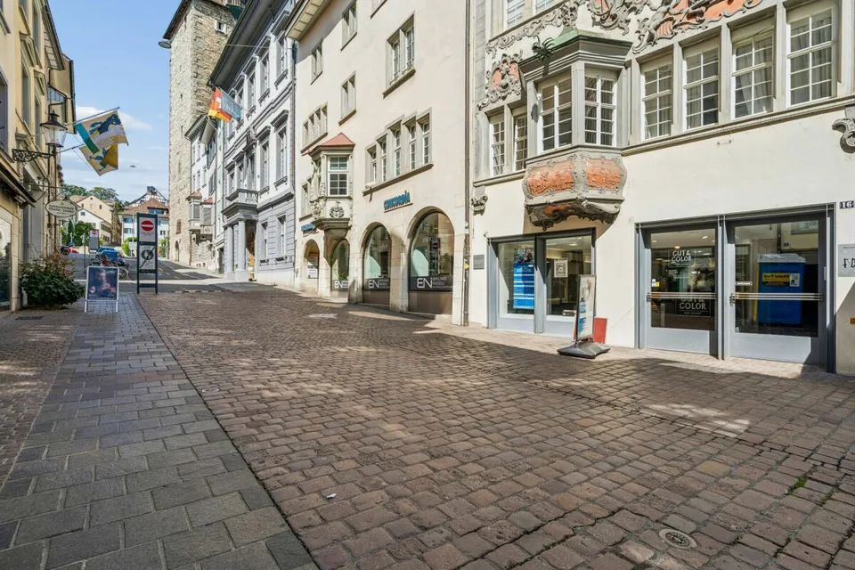 Traditionelle Wohn- und Gewerbeliegenschaft in der Schaffhauser Altstadt – Foto 2 von 15