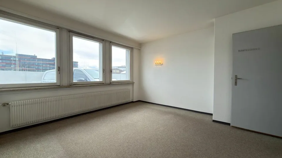 Wohnen und Arbeiten unter einem Dach: Grosszügige 11.5-Zimmer-Liegenschaft in Langenthal – Foto 19 von 25