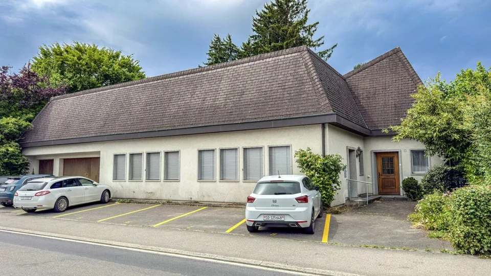 Wohnen und Arbeiten unter einem Dach: Grosszügige 11.5-Zimmer-Liegenschaft in Langenthal – Foto 2 von 25