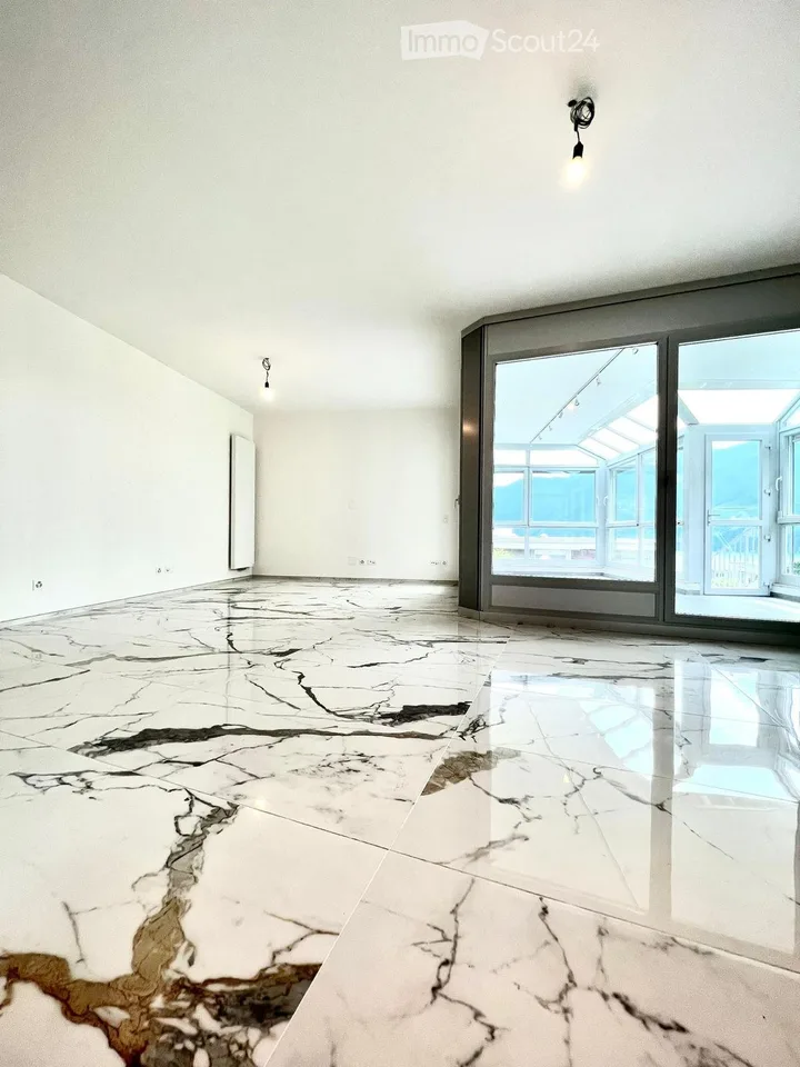Elegantes Apartment, komplett renoviert mit Seeblick – Foto 2 von 12