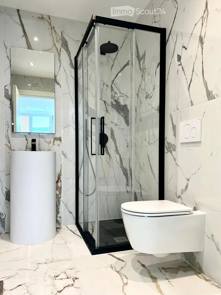 Elegantes Apartment, komplett renoviert mit Seeblick – Foto 9 von 12