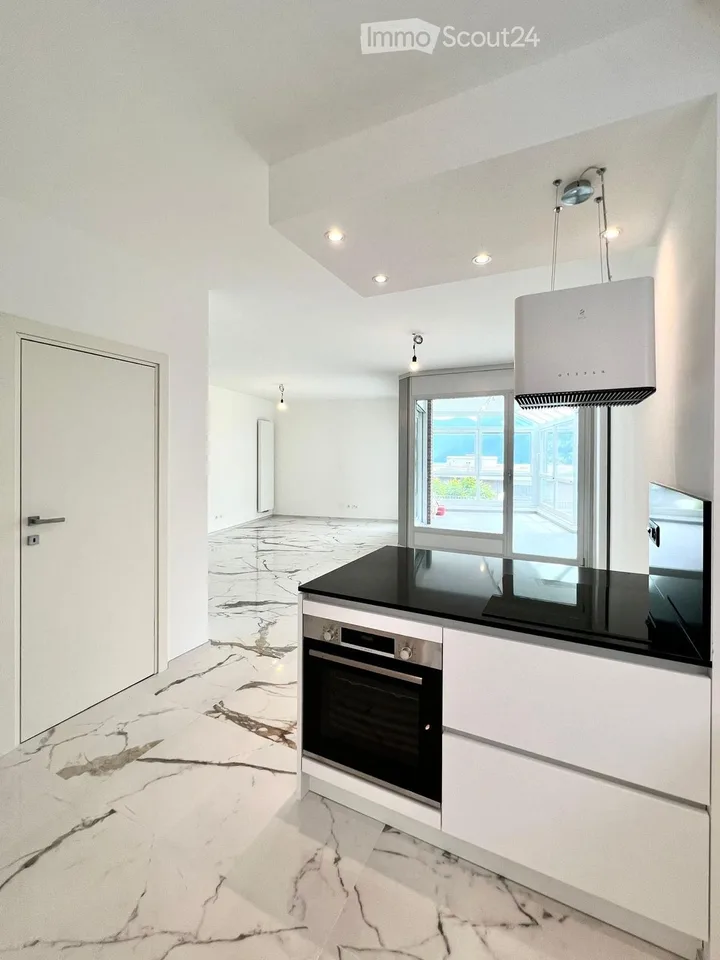 Elegantes Apartment, komplett renoviert mit Seeblick – Foto 4 von 12