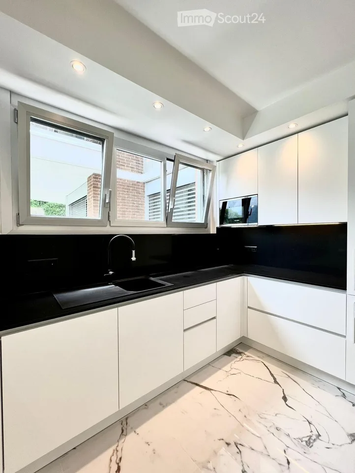 Elegantes Apartment, komplett renoviert mit Seeblick – Foto 5 von 12