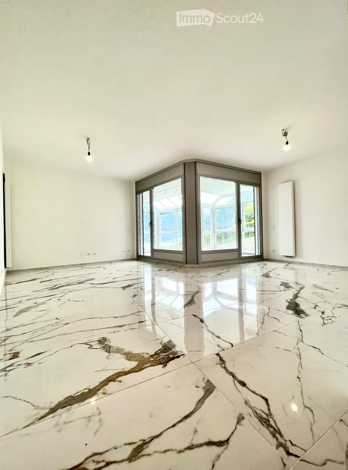 Elegantes Apartment, komplett renoviert mit Seeblick – Foto 3 von 12