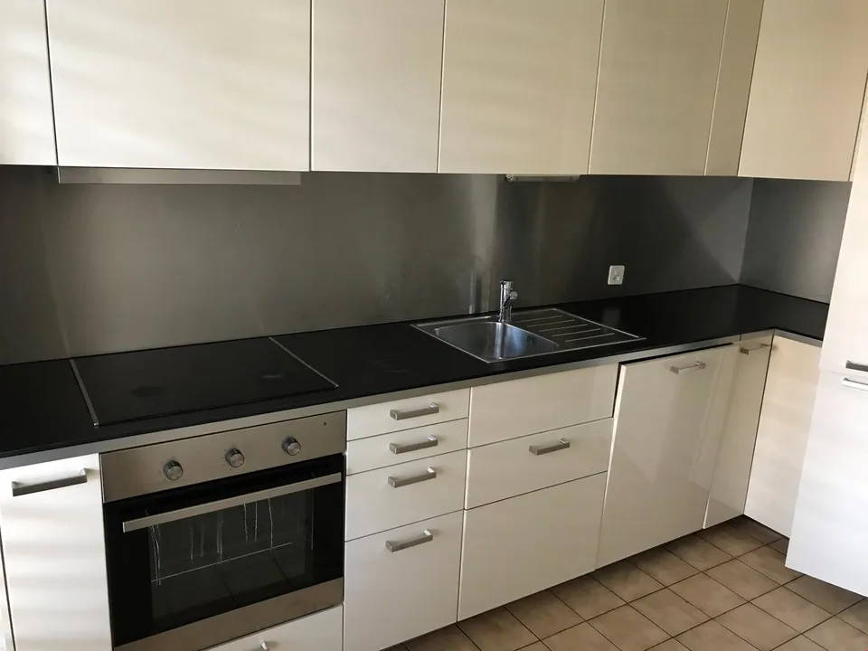 GERÄUMIGES 4.5-ZIMMER-WOHNUNG MIT TERRASSE IN IDEALER LAGE IN CH-CONTHEY / MALOC-IMMO – Foto 8 von 12