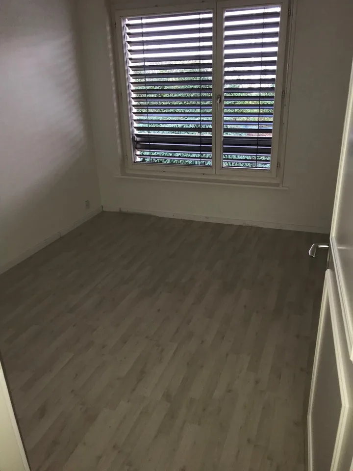 GERÄUMIGES 4.5-ZIMMER-WOHNUNG MIT TERRASSE IN IDEALER LAGE IN CH-CONTHEY / MALOC-IMMO – Foto 5 von 12