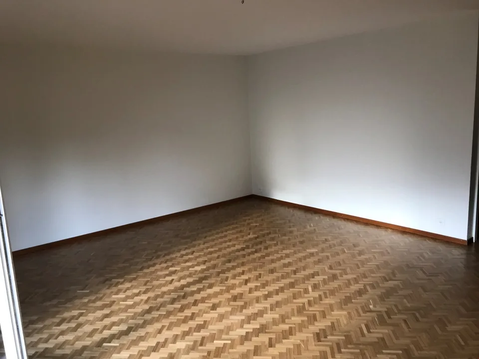 GERÄUMIGES 4.5-ZIMMER-WOHNUNG MIT TERRASSE IN IDEALER LAGE IN CH-CONTHEY / MALOC-IMMO – Foto 4 von 12