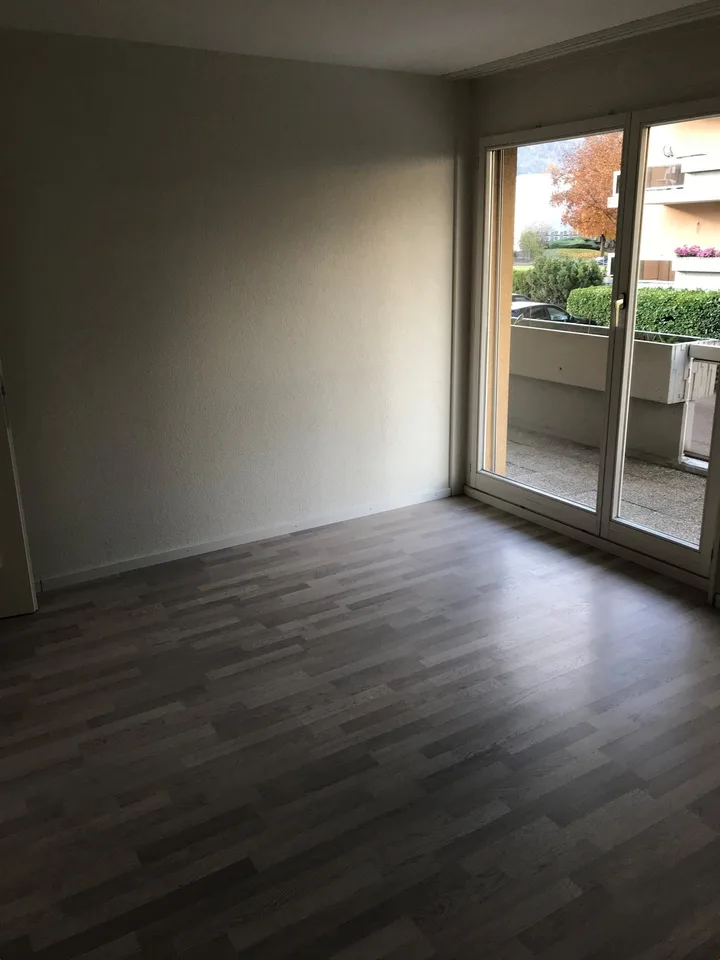 GERÄUMIGES 4.5-ZIMMER-WOHNUNG MIT TERRASSE IN IDEALER LAGE IN CH-CONTHEY / MALOC-IMMO – Foto 2 von 12