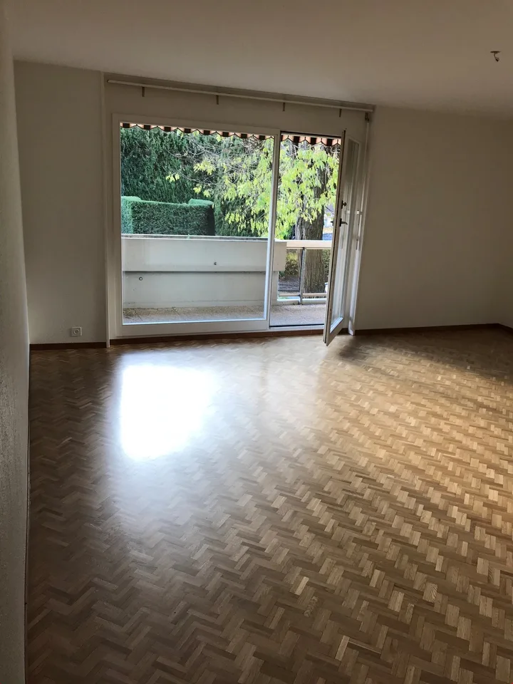GERÄUMIGES 4.5-ZIMMER-WOHNUNG MIT TERRASSE IN IDEALER LAGE IN CH-CONTHEY / MALOC-IMMO – Foto 3 von 12