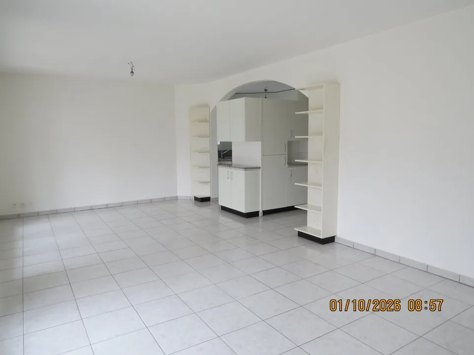 Apartment with terrace of 3.5 rooms in Melano – Available immediately – photo 3 of 7