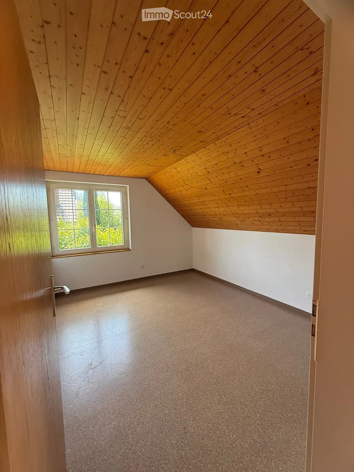 Casa familiare affascinante di 5,5 locali a Schwadernau – disponibile immediatamente! – foto 27 di 30