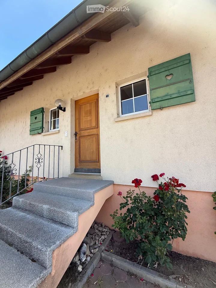 Casa familiare affascinante di 5,5 locali a Schwadernau – disponibile immediatamente! – foto 3 di 30