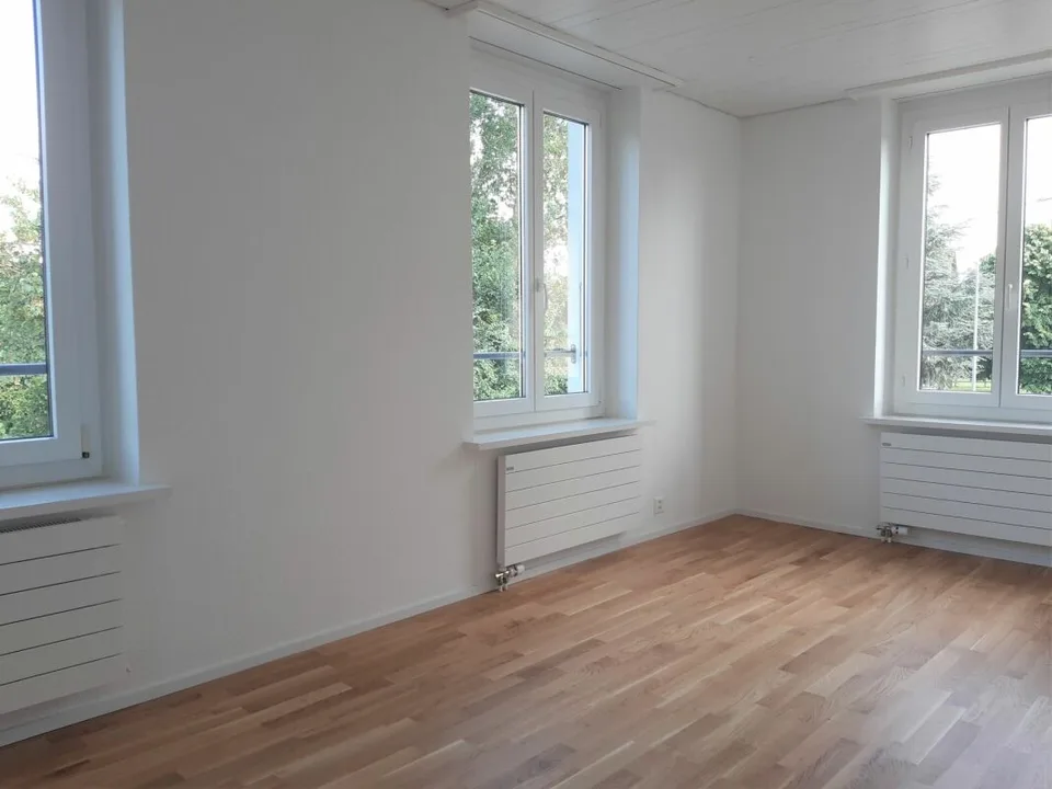 Moderne 3.5 Zimmer Wohnung mit Ankleideraum – Foto 7 von 9
