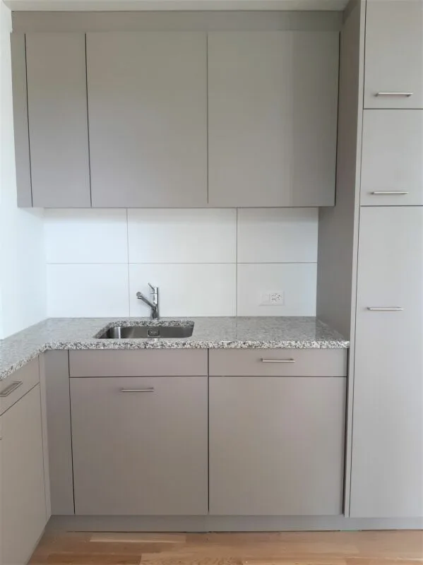 Moderne 3.5 Zimmer Wohnung mit Ankleideraum – Foto 5 von 9