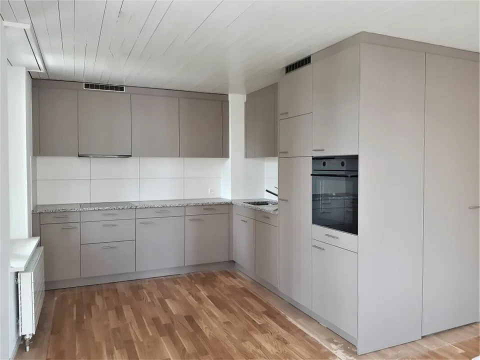 Moderne 3.5 Zimmer Wohnung mit Ankleideraum – Foto 3 von 9