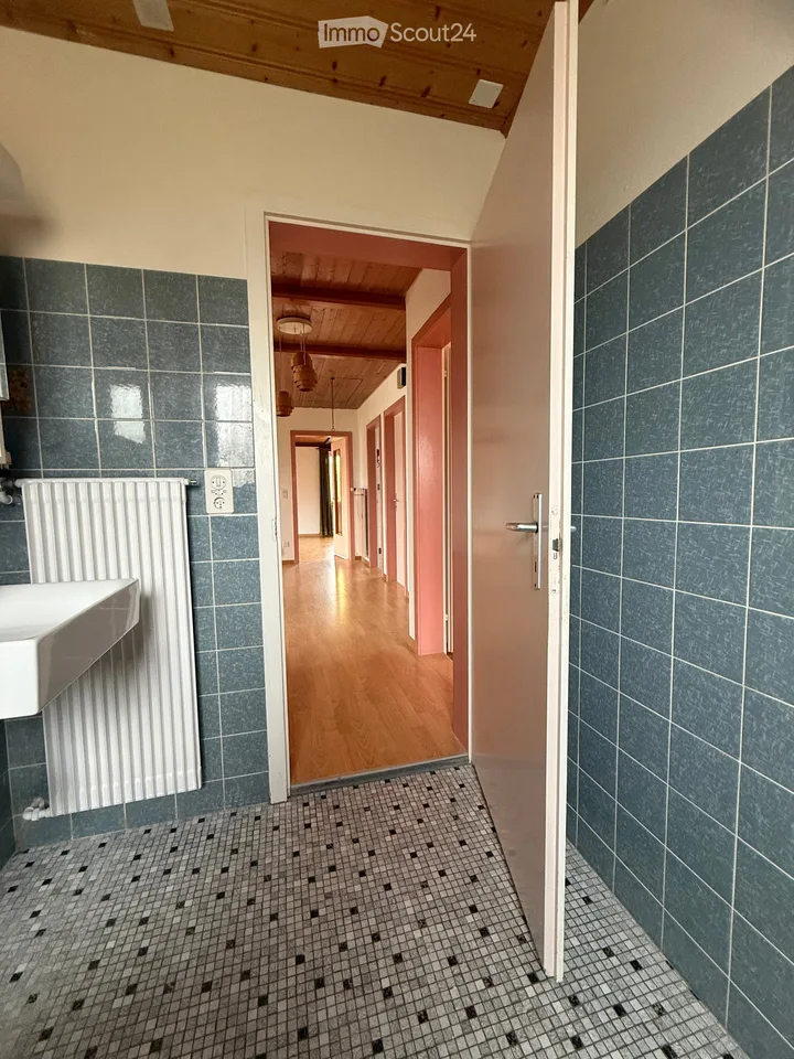 Casa familiare affascinante di 5,5 locali con 948 m2 compreso giardino a Schwadernau - disponibile immediatamente – foto 26 di 30