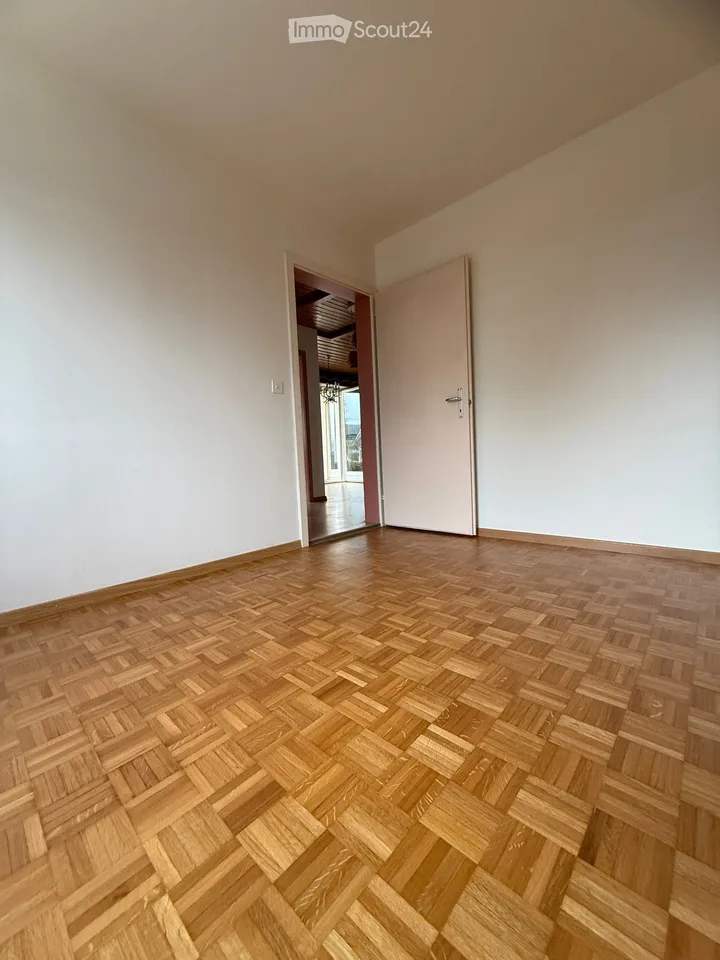Casa familiare affascinante di 5,5 locali con 948 m2 compreso giardino a Schwadernau - disponibile immediatamente – foto 23 di 30