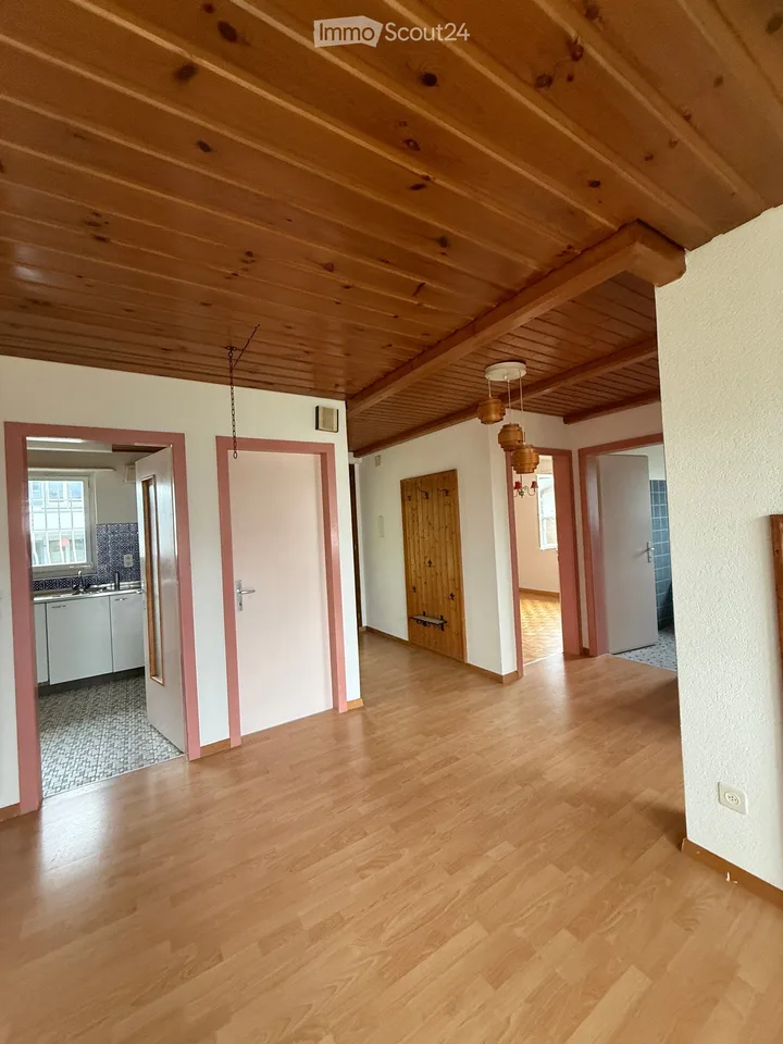 Casa familiare affascinante di 5,5 locali con 948 m2 compreso giardino a Schwadernau - disponibile immediatamente – foto 11 di 30