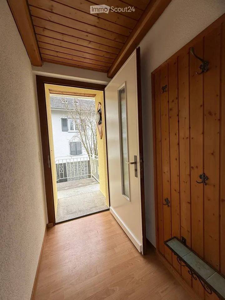 Casa familiare affascinante di 5,5 locali con 948 m2 compreso giardino a Schwadernau - disponibile immediatamente – foto 4 di 30