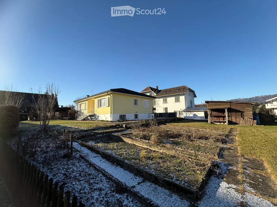 Casa familiare affascinante di 5,5 locali con 948 m2 compreso giardino a Schwadernau - disponibile immediatamente – foto 2 di 30
