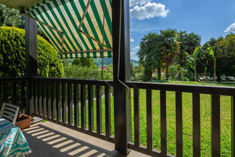 Helles Apartment mit großem Terrassenbereich und freier Sicht – Foto 6 von 8