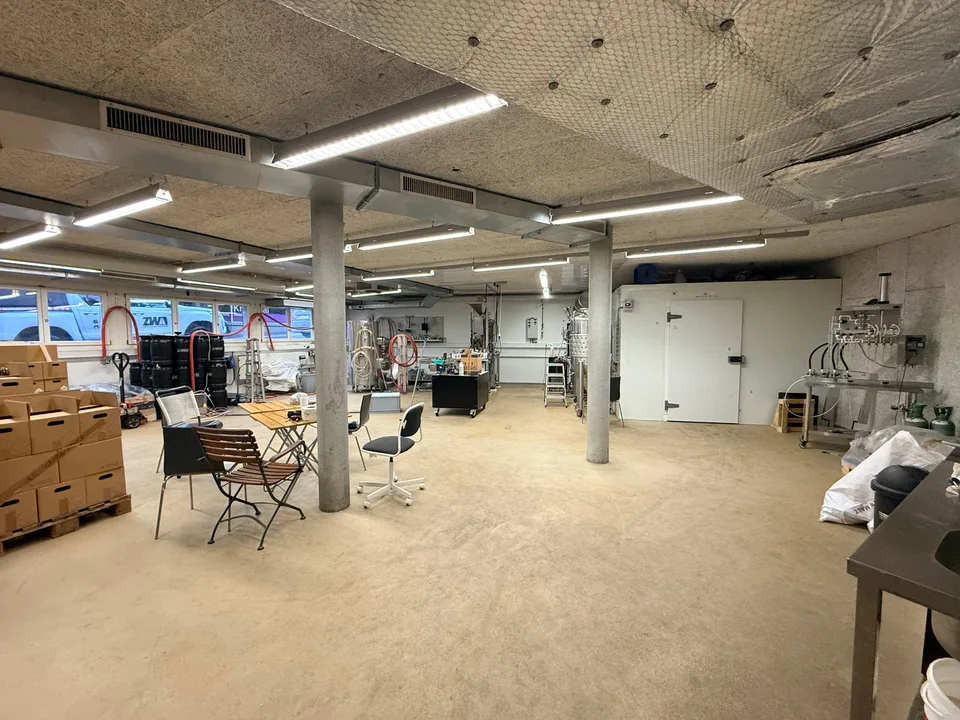 Officina - Studio - Magazzino - direttamente alla stazione di Lyss – foto 4 di 8