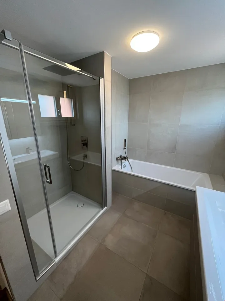 Attique rénové de 4,5 pièces au 3ème étage - vue 360° – photo 8 sur 13